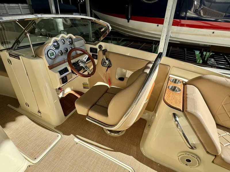 Slide: The Image of Chris-Craft Launch 27 Heritage Trim Edition - Surf 2018 - 22