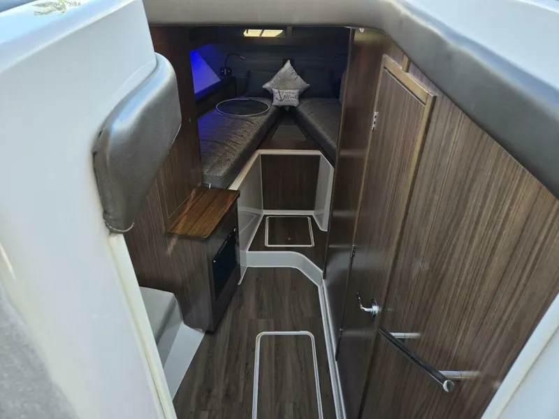 Slide: The Image of Four Winns V355 Coupe OB 2020 - 14