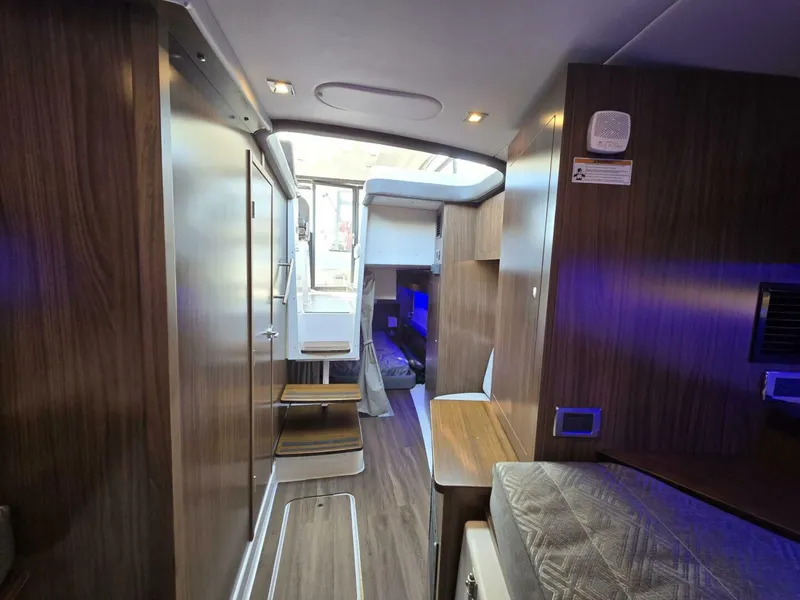 Slide: The Image of Four Winns V355 Coupe OB 2020 - 15