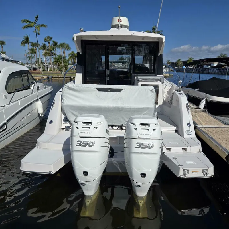 Slide: The Image of Four Winns V355 Coupe OB 2020 - 4
