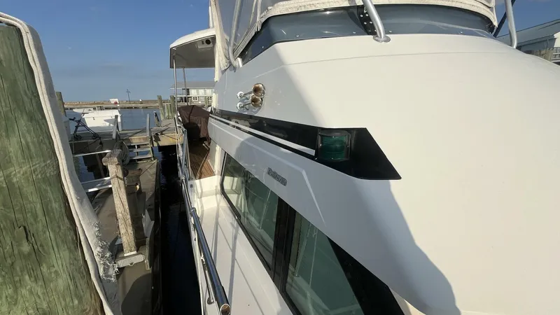 Slide: The Image of Hatteras Double Cabin 1994 - 11