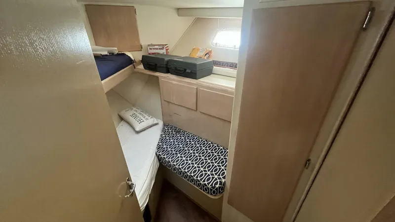 Slide: The Image of Hatteras Double Cabin 1994 - 35