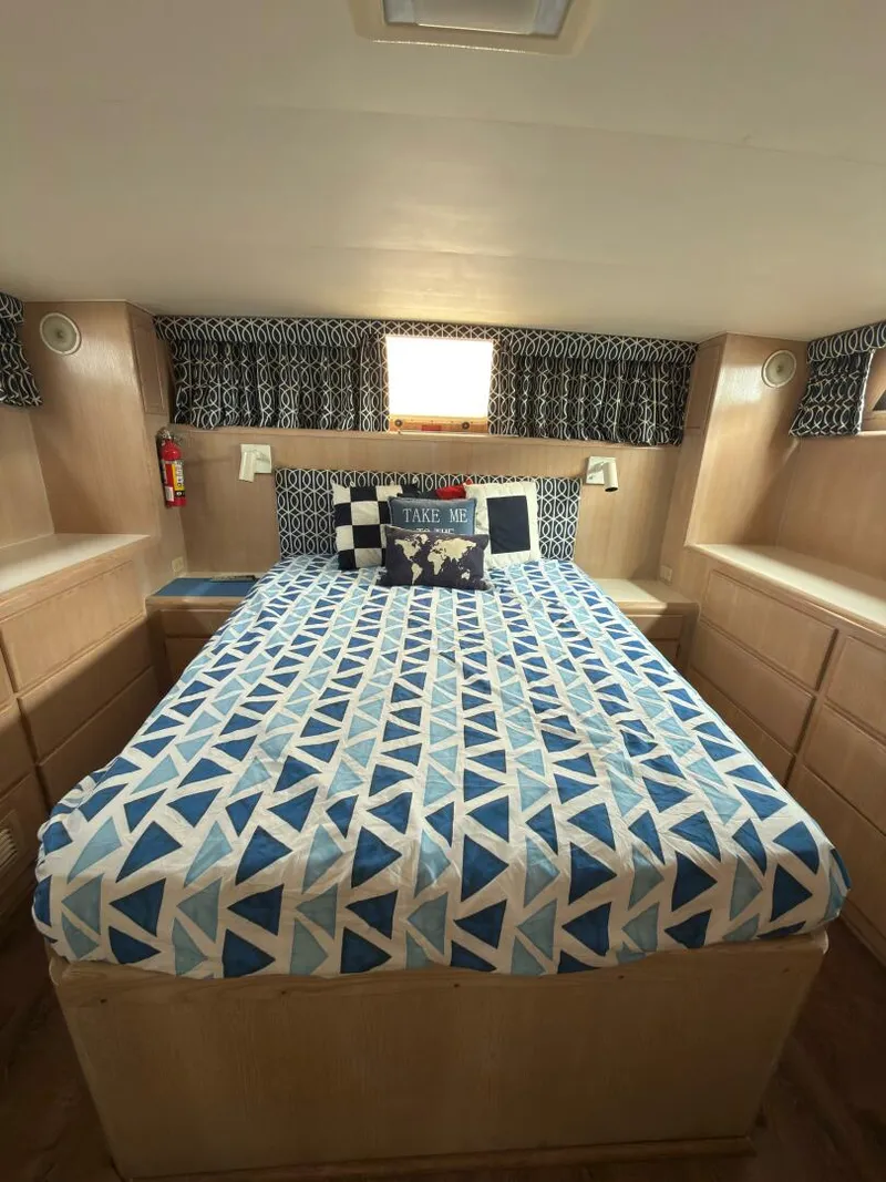 Slide: The Image of Hatteras Double Cabin 1994 - 39