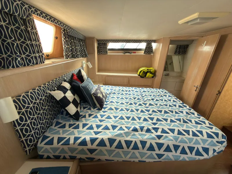 Slide: The Image of Hatteras Double Cabin 1994 - 40