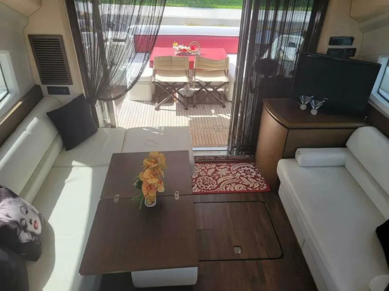 Slide: The Image of Azimut 43S 2009 - 10