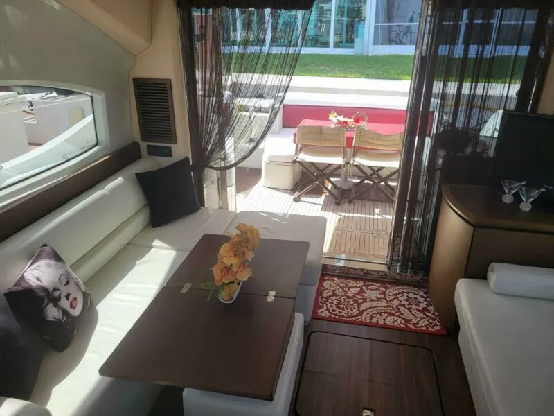 Slide: The Image of Azimut 43S 2009 - 11