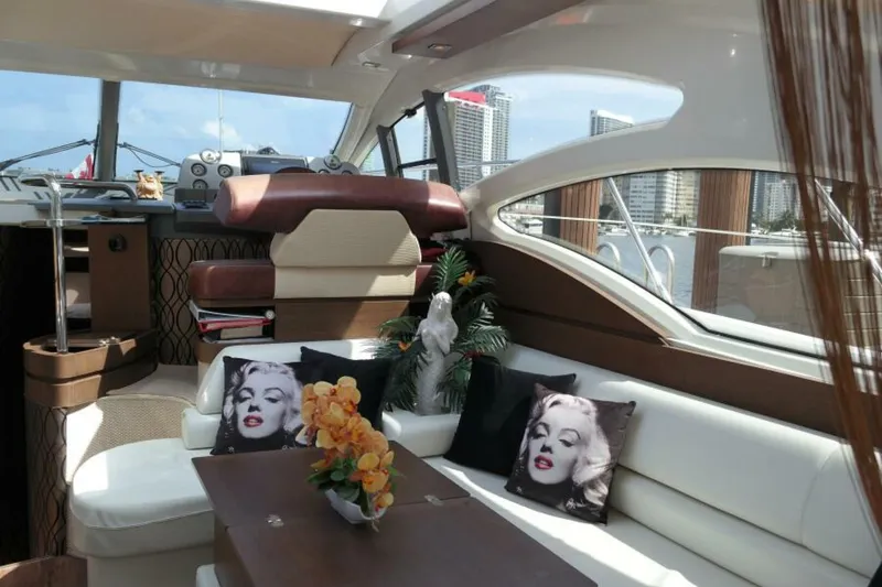 Slide: The Image of Azimut 43S 2009 - 16