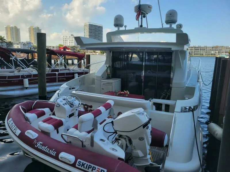 Slide: The Image of Azimut 43S 2009 - 2