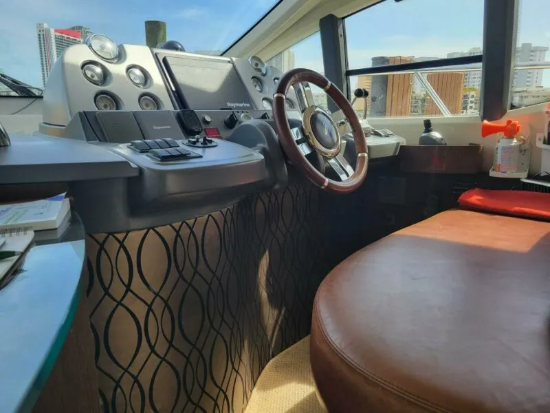 Slide: The Image of Azimut 43S 2009 - 25