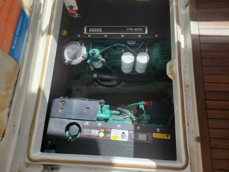 Slide: The Image of Azimut 43S 2009 - 44