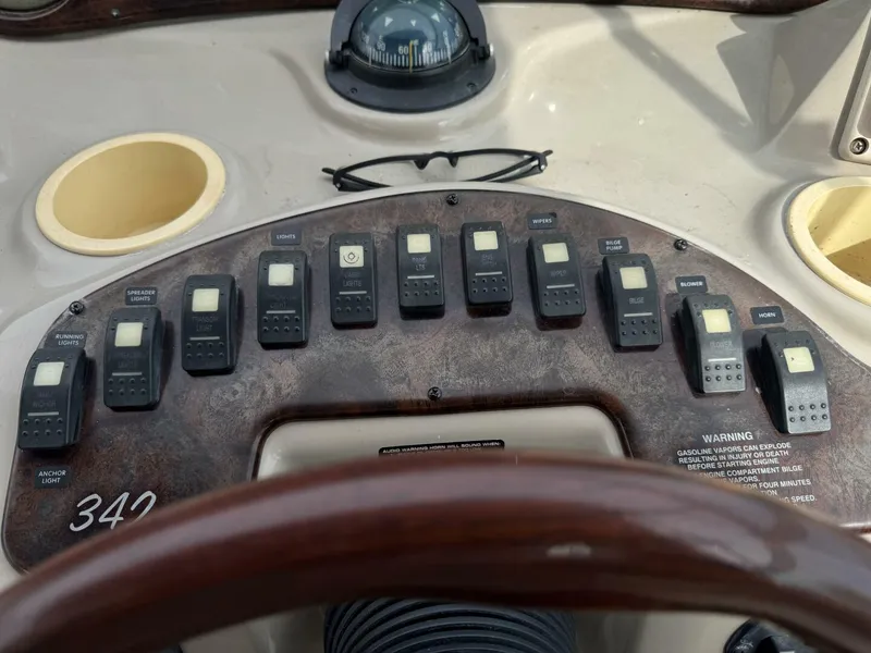Slide: The Image of Rinker 342 Fiesta Vee 2002 - 18