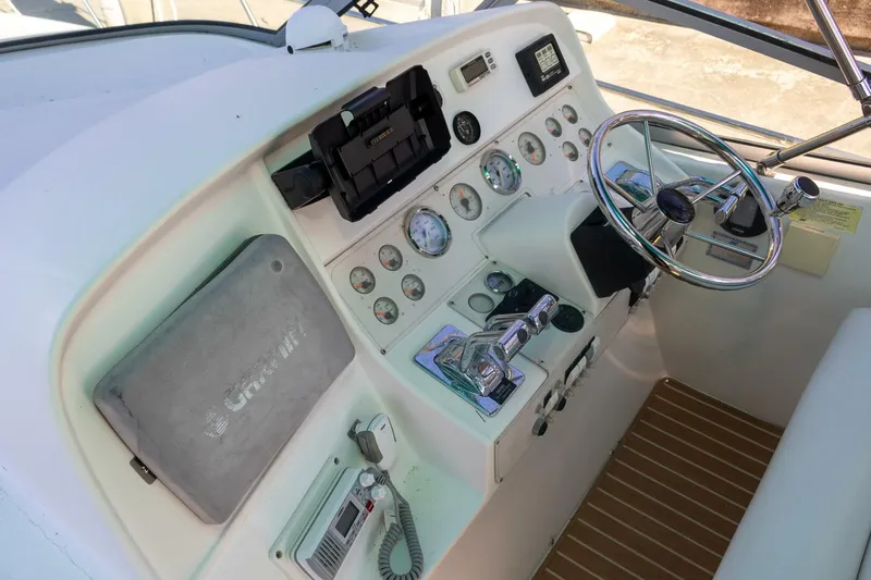 Slide: The Image of Cruisers Yachts ESPRIT 3570 1995 - 11