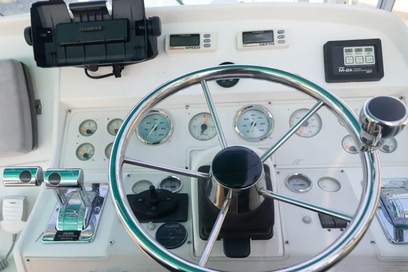 Slide: The Image of Cruisers Yachts ESPRIT 3570 1995 - 12