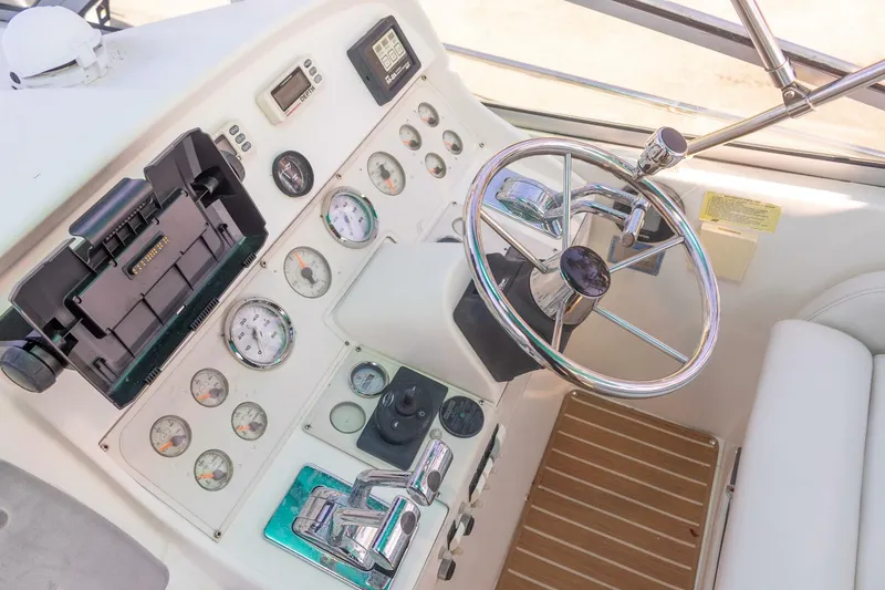 Slide: The Image of Cruisers Yachts ESPRIT 3570 1995 - 17