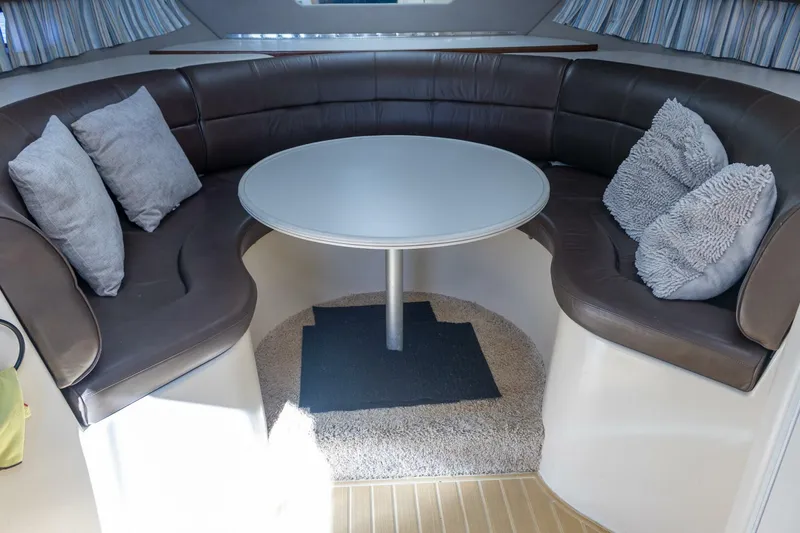 Slide: The Image of Cruisers Yachts ESPRIT 3570 1995 - 23