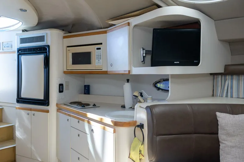 Slide: The Image of Cruisers Yachts ESPRIT 3570 1995 - 24
