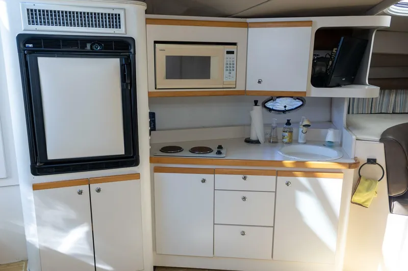 Slide: The Image of Cruisers Yachts ESPRIT 3570 1995 - 26