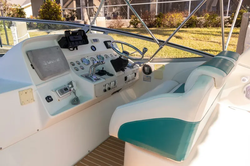 Slide: The Image of Cruisers Yachts ESPRIT 3570 1995 - 6