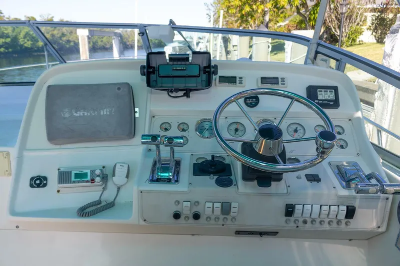 Slide: The Image of Cruisers Yachts ESPRIT 3570 1995 - 9