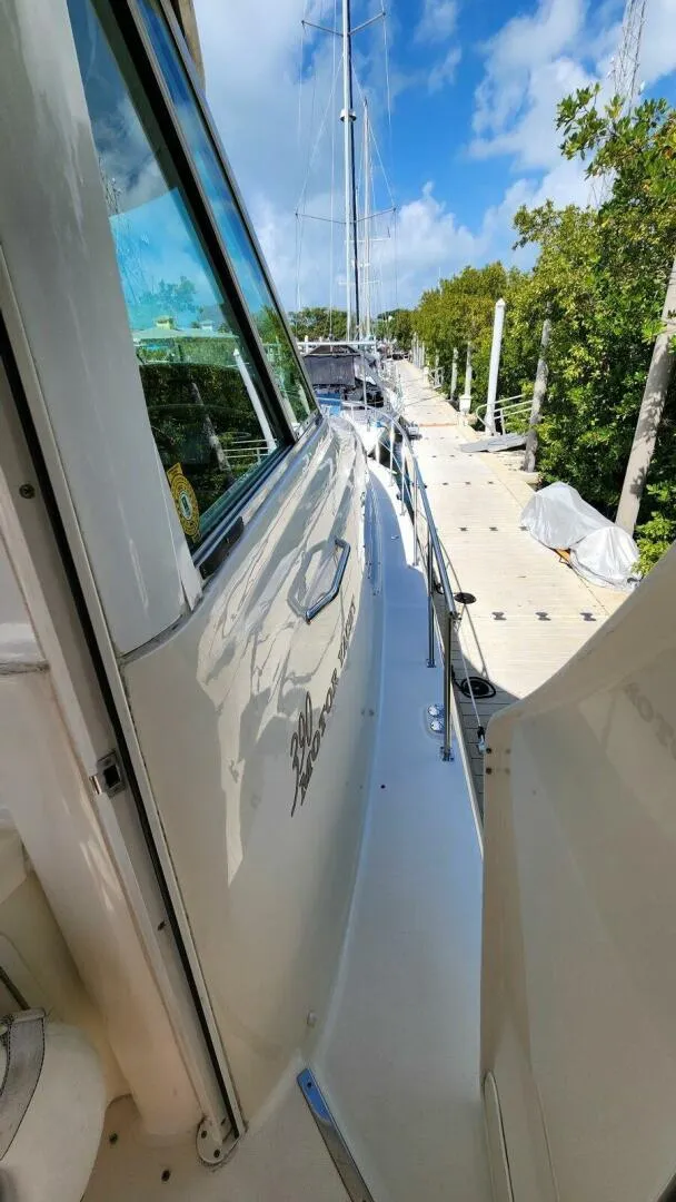 Slide: The Image of Sea Ray 390 Motor Yacht 2004 - 10