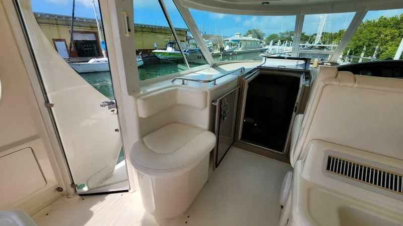 Slide: The Image of Sea Ray 390 Motor Yacht 2004 - 18
