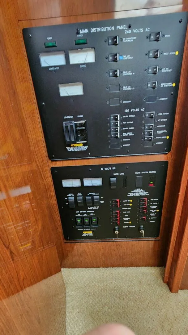 Slide: The Image of Sea Ray 390 Motor Yacht 2004 - 33
