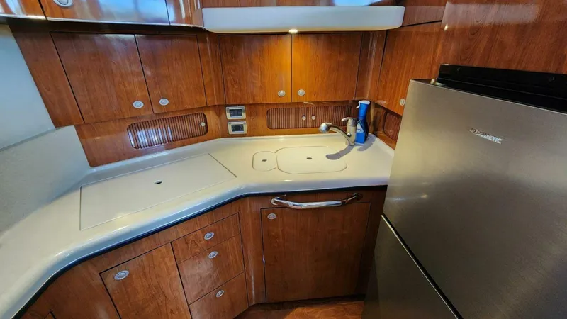 Slide: The Image of Sea Ray 390 Motor Yacht 2004 - 41