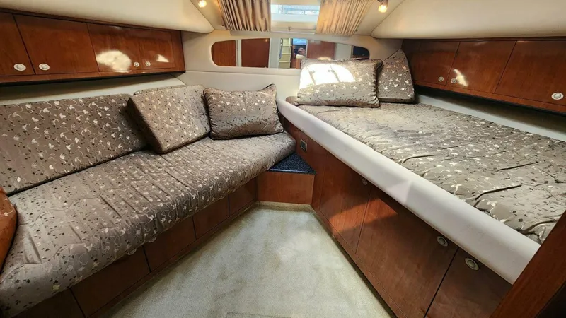 Slide: The Image of Sea Ray 390 Motor Yacht 2004 - 42