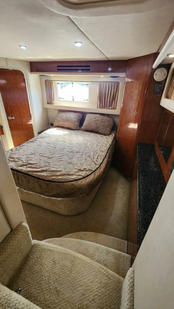 Slide: The Image of Sea Ray 390 Motor Yacht 2004 - 52