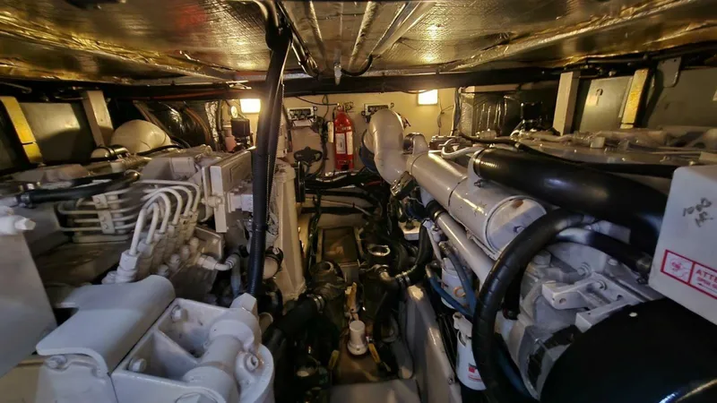 Slide: The Image of Sea Ray 390 Motor Yacht 2004 - 58