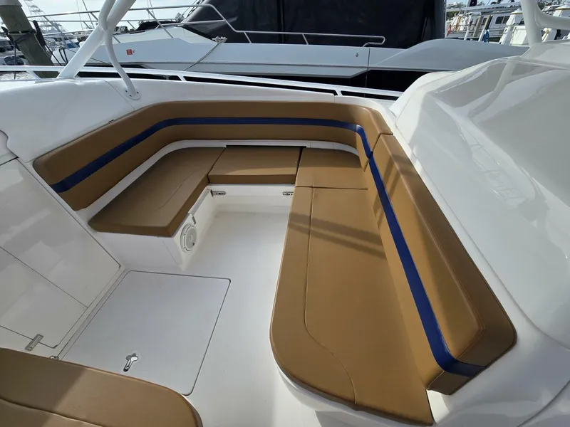 Slide: The Image of Intrepid 375 Walkaround 2018 - 29