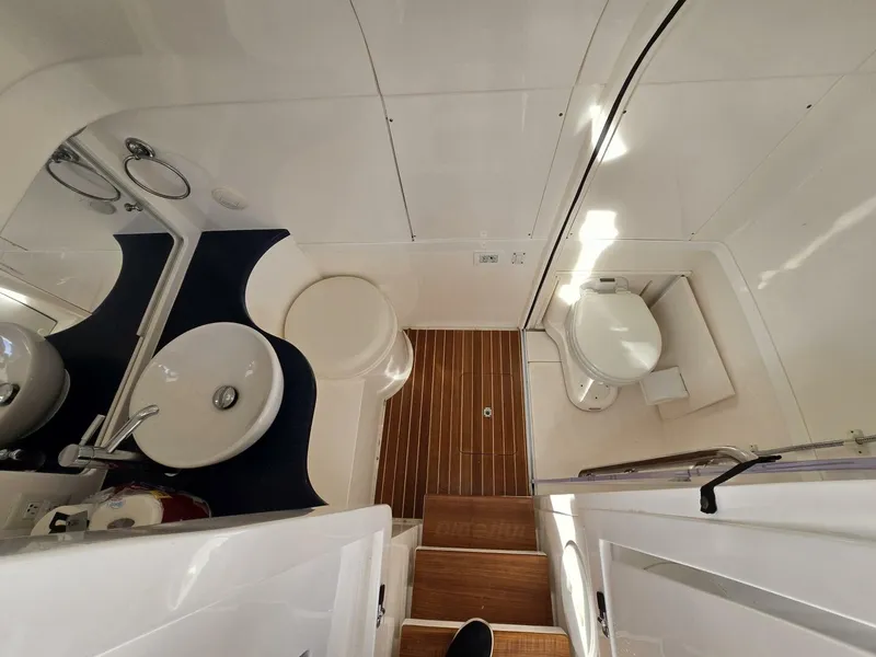 Slide: The Image of Intrepid 375 Walkaround 2018 - 34