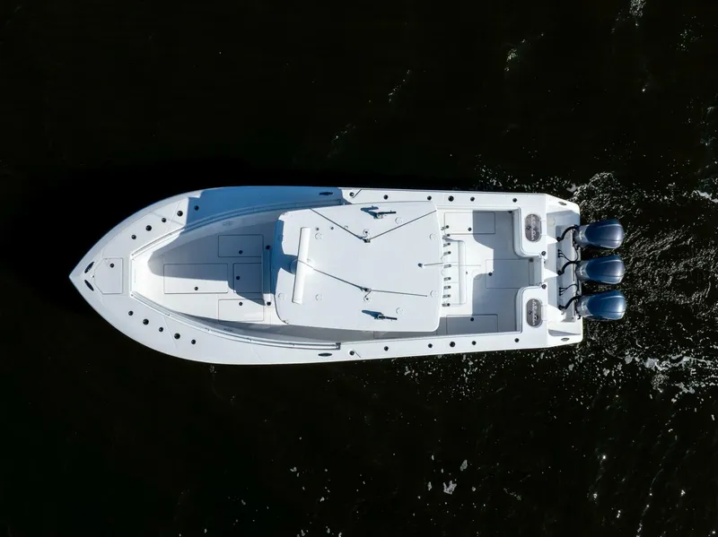 Slide: The Image of Sea Hunter 33 Center Console 2018 - 20