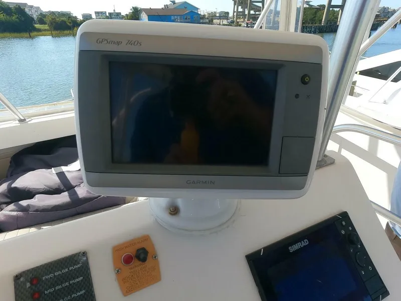 Slide: The Image of Luhrs 34 Convertible 2002 - 5