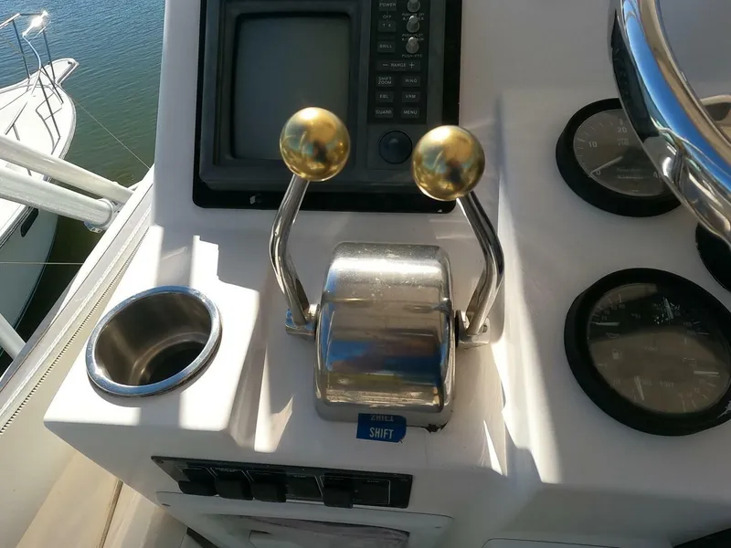 Slide: The Image of Luhrs 34 Convertible 2002 - 8