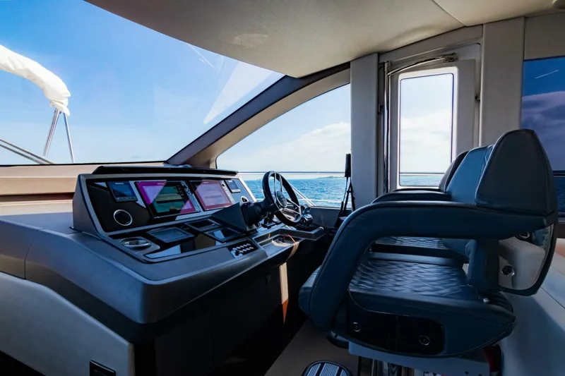 Slide: The Image of Sunseeker Manhattan 66 2018 - 11