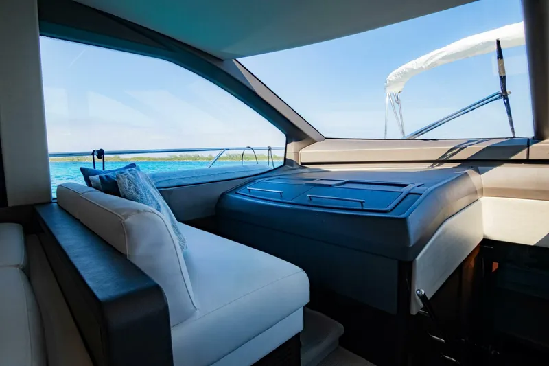 Slide: The Image of Sunseeker Manhattan 66 2018 - 12