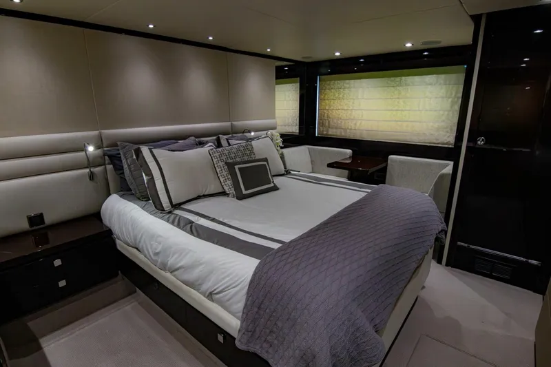 Slide: The Image of Sunseeker Manhattan 66 2018 - 15