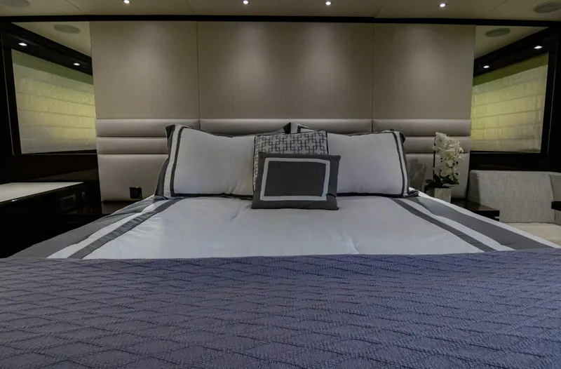 Slide: The Image of Sunseeker Manhattan 66 2018 - 17