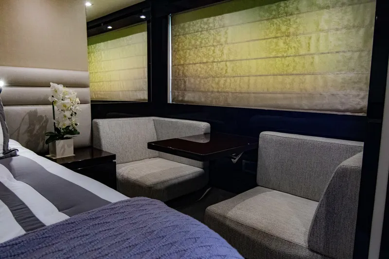 Slide: The Image of Sunseeker Manhattan 66 2018 - 18