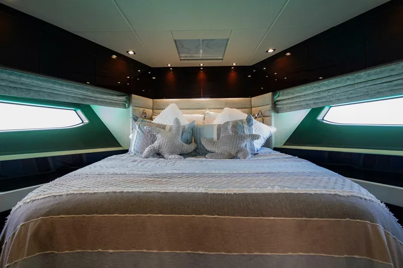 Slide: The Image of Sunseeker Manhattan 66 2018 - 19