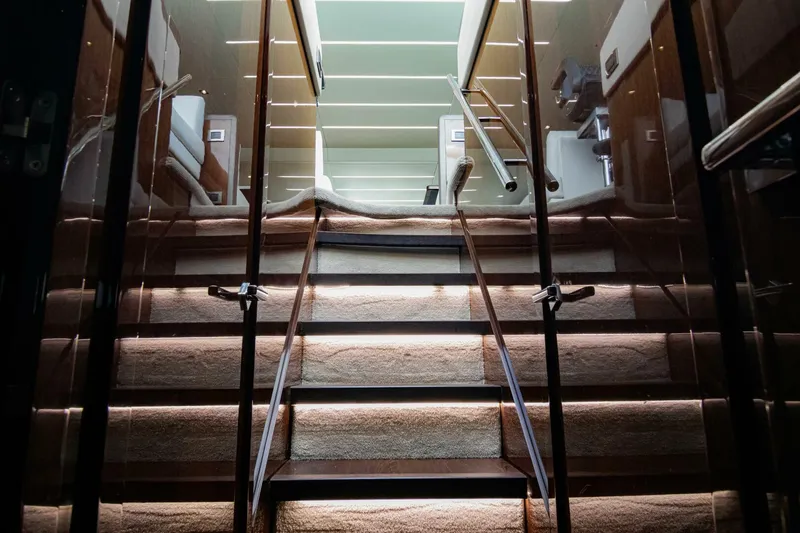 Slide: The Image of Sunseeker Manhattan 66 2018 - 22