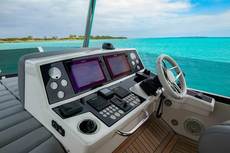 Slide: The Image of Sunseeker Manhattan 66 2018 - 24