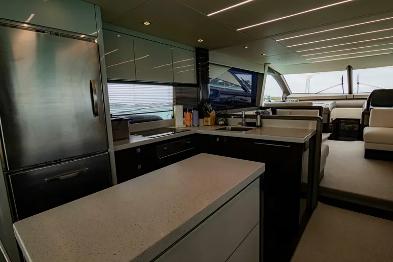 Slide: The Image of Sunseeker Manhattan 66 2018 - 26