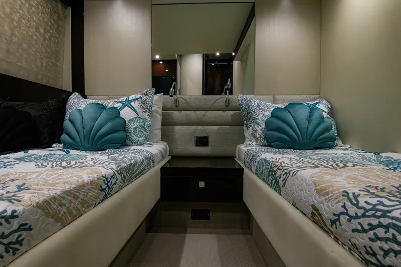 Slide: The Image of Sunseeker Manhattan 66 2018 - 30