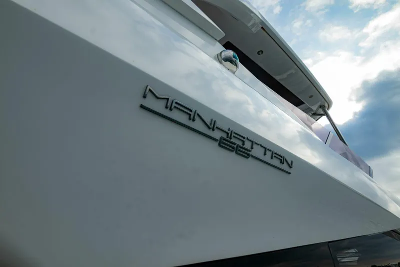 Slide: The Image of Sunseeker Manhattan 66 2018 - 35