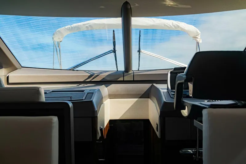 Slide: The Image of Sunseeker Manhattan 66 2018 - 6