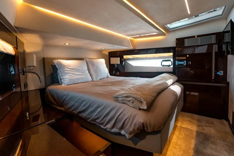 Slide: The Image of Prestige 630 Flybridge 2020 - 23