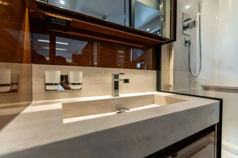 Slide: The Image of Prestige 630 Flybridge 2020 - 29