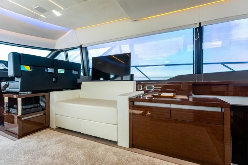 Slide: The Image of Prestige 630 Flybridge 2020 - 3